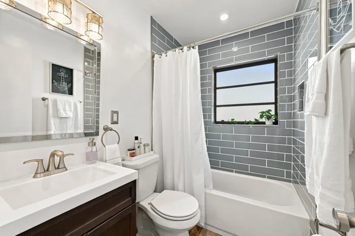 15_bathroom