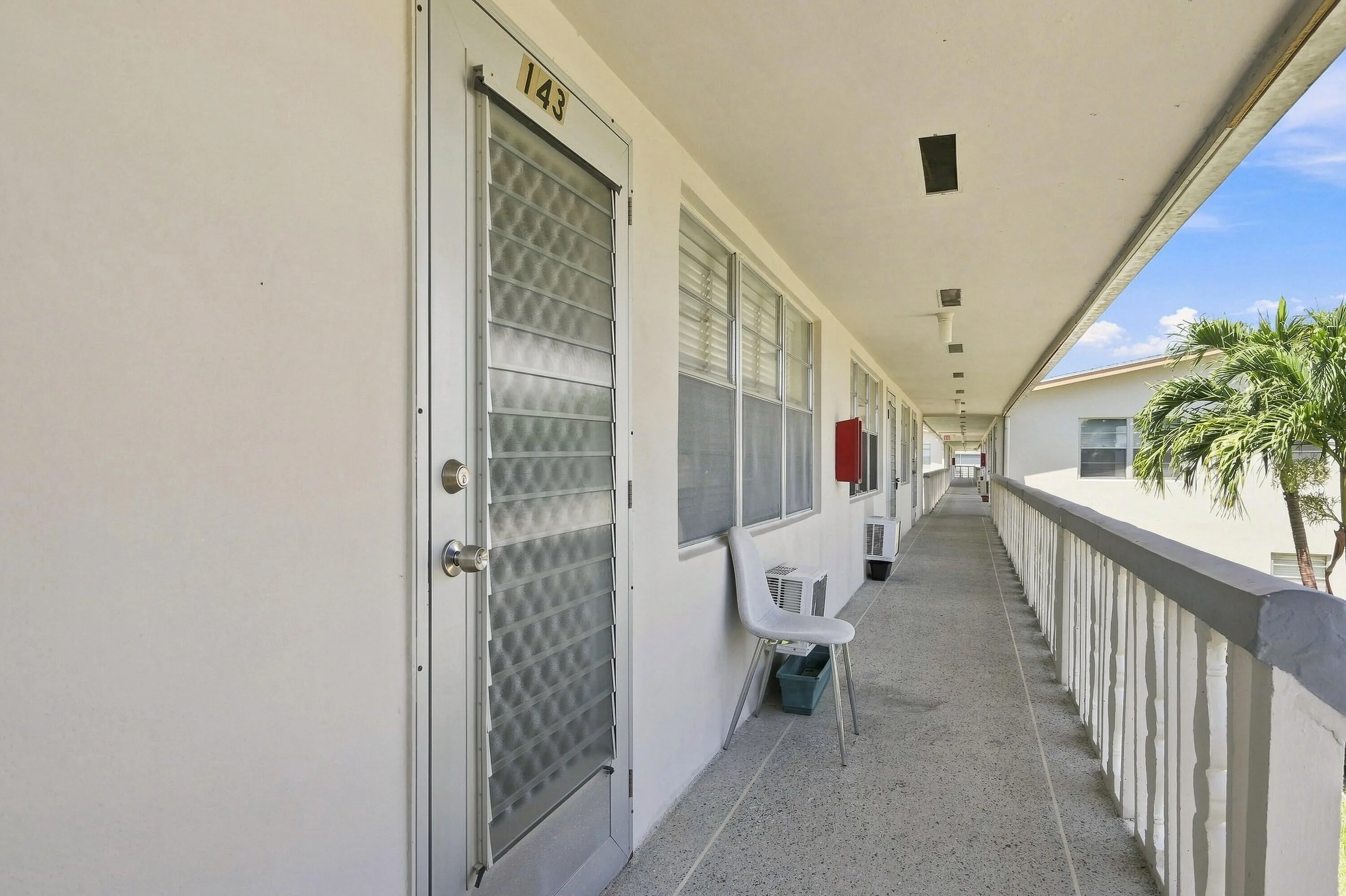 02_exterior entry