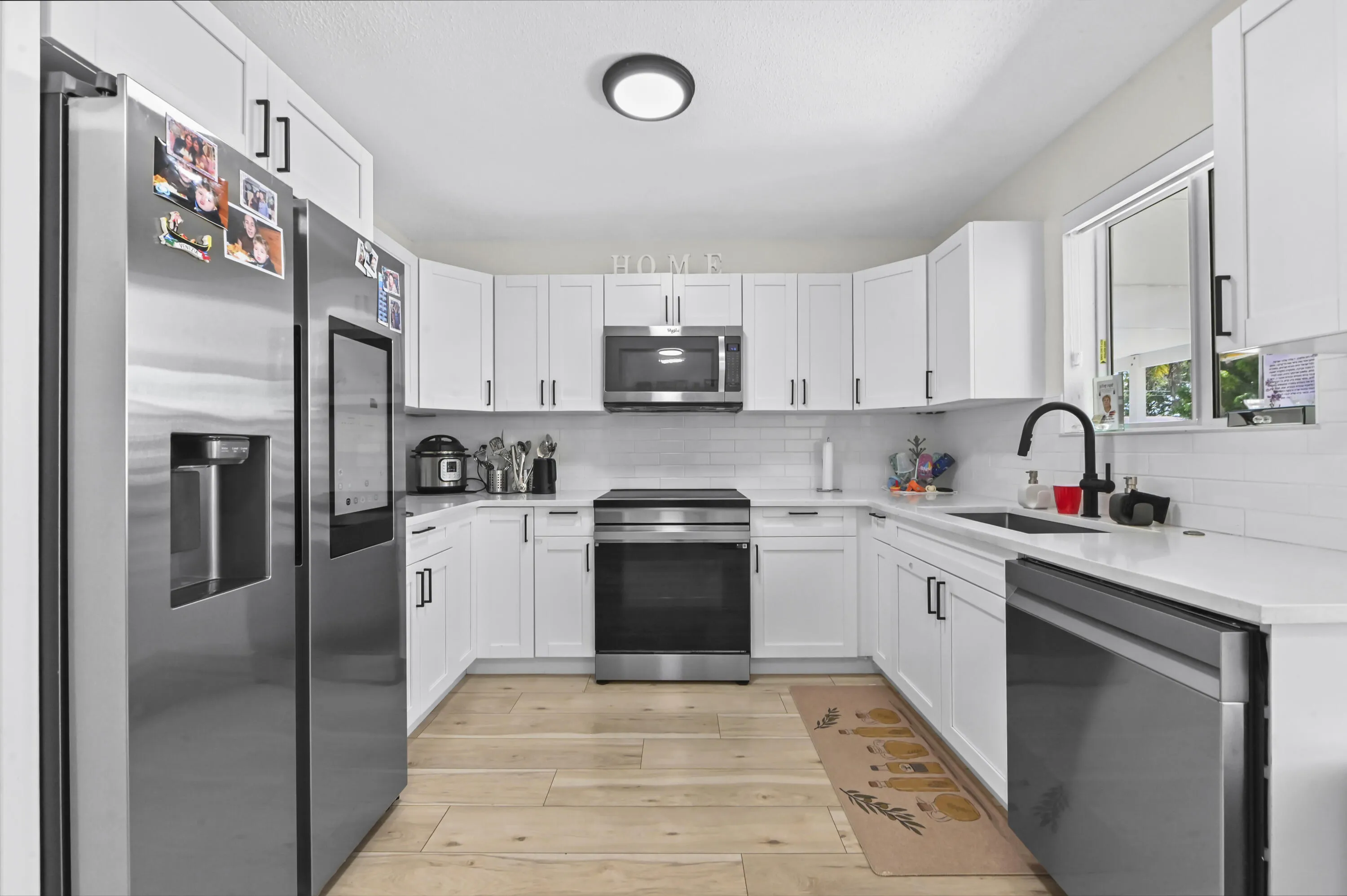 14 Kitchen 01