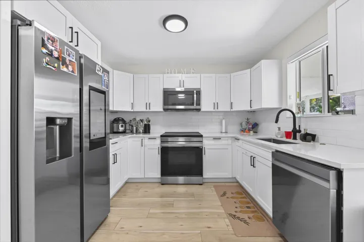 14 Kitchen 01