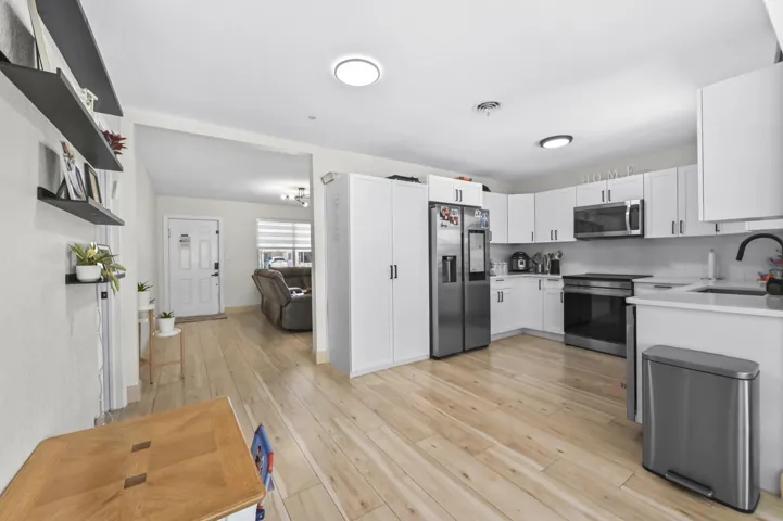 16 Kitchen 03