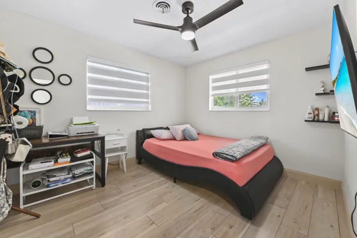 08 Bedroom 01