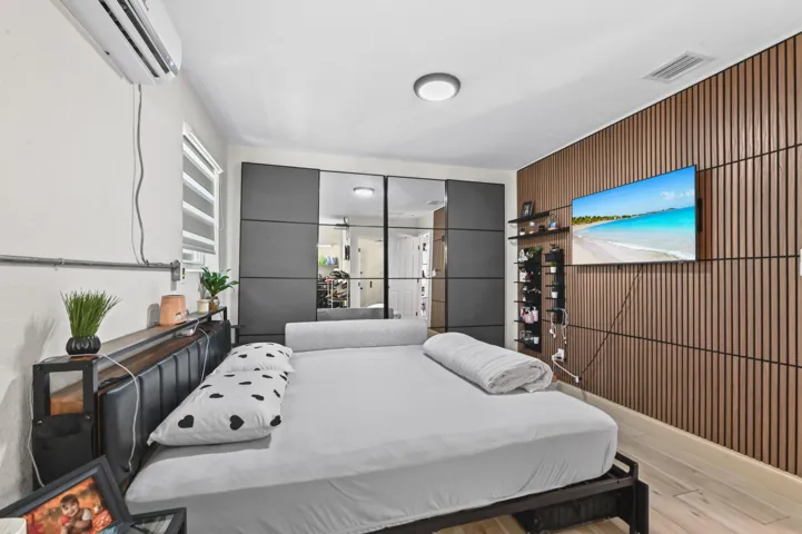 20 Bedroom 02