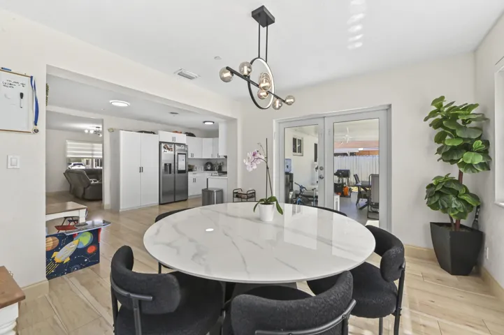 18 Dining area 02