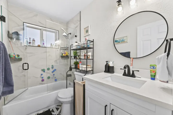 07 Bathroom 01