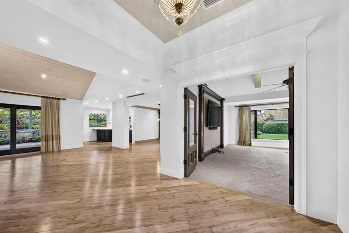 011-084-Foyer-1500x1000
