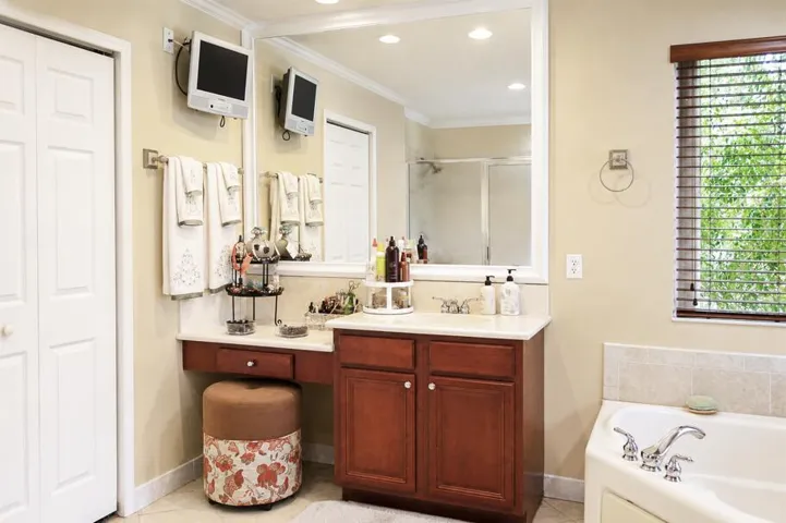 Master Bathroom His & Hers