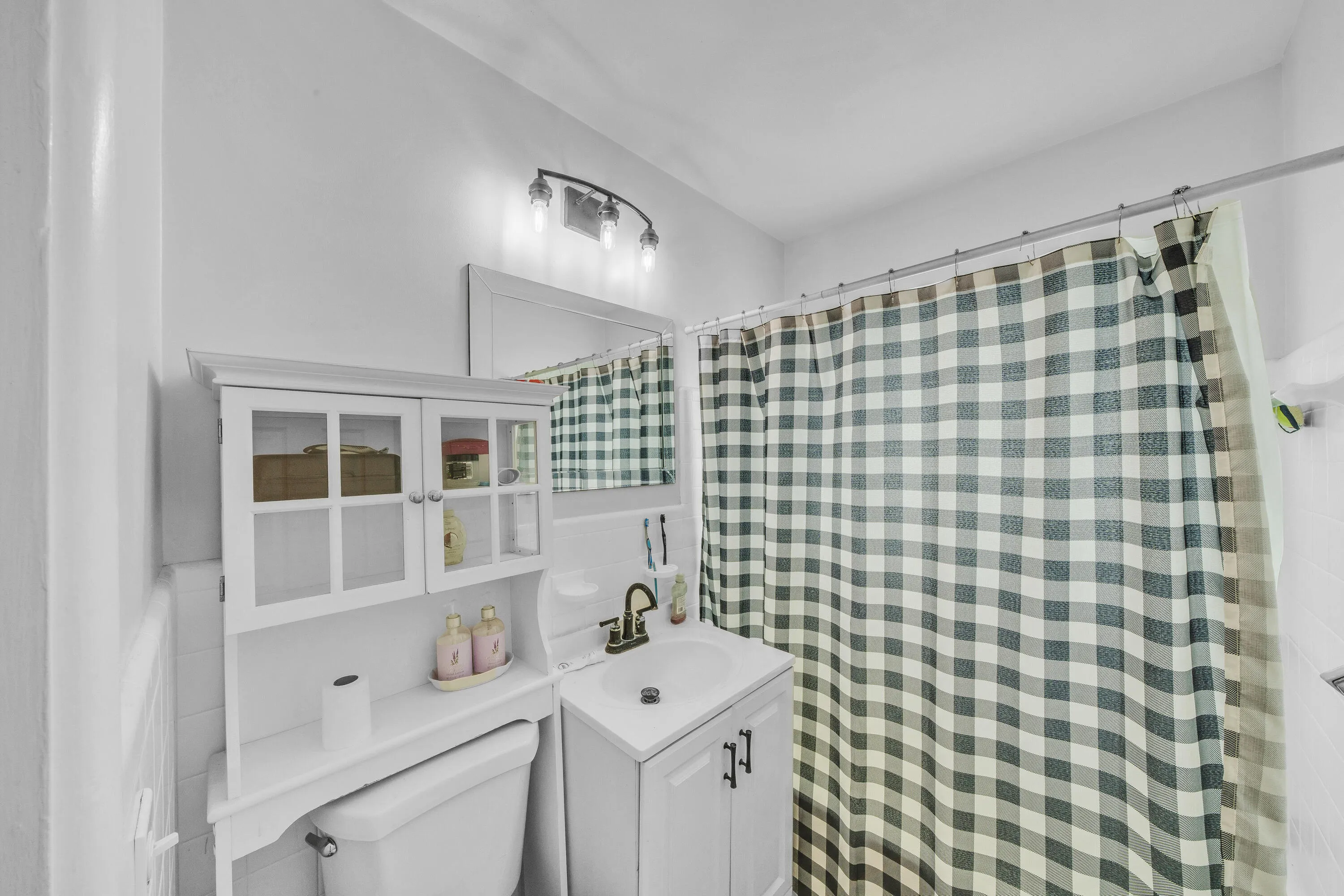 10 Guest Bathroom