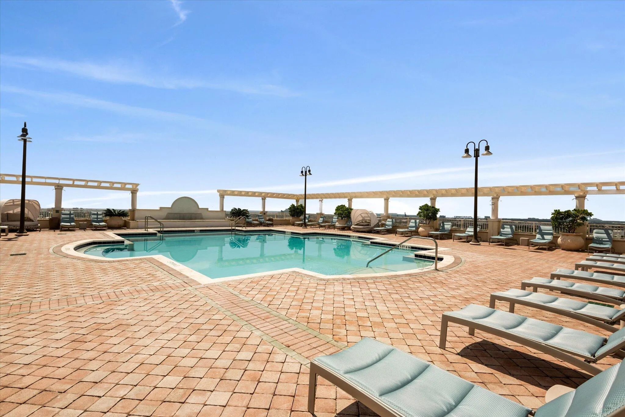25FL Rooftop Pool Deck