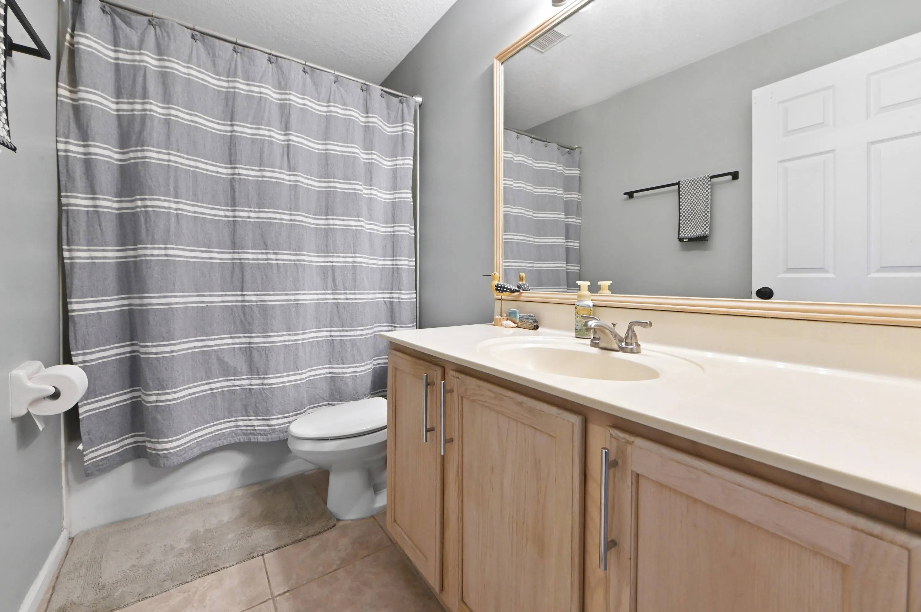 25 Bathroom 01