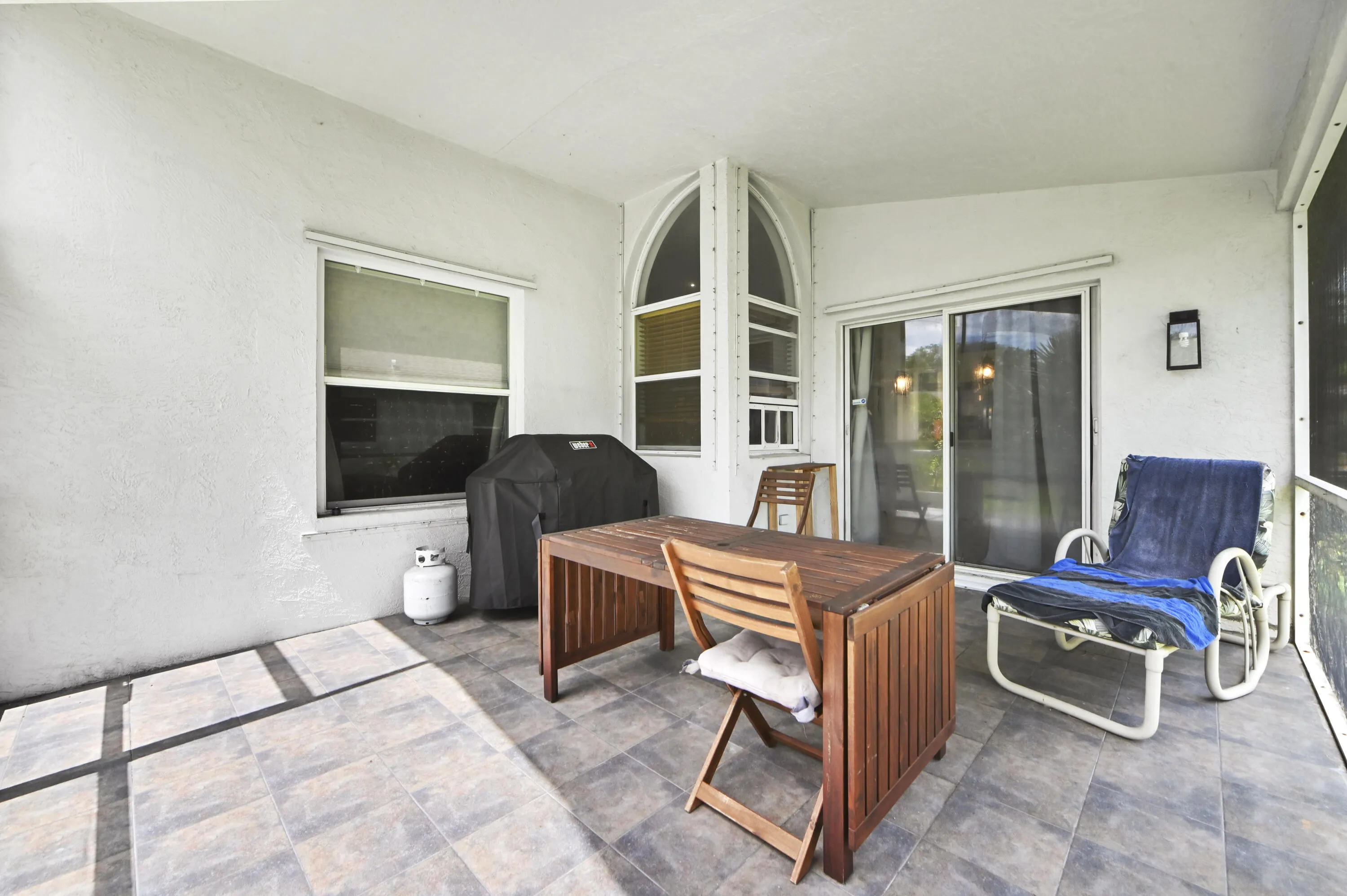 31 Porch 02