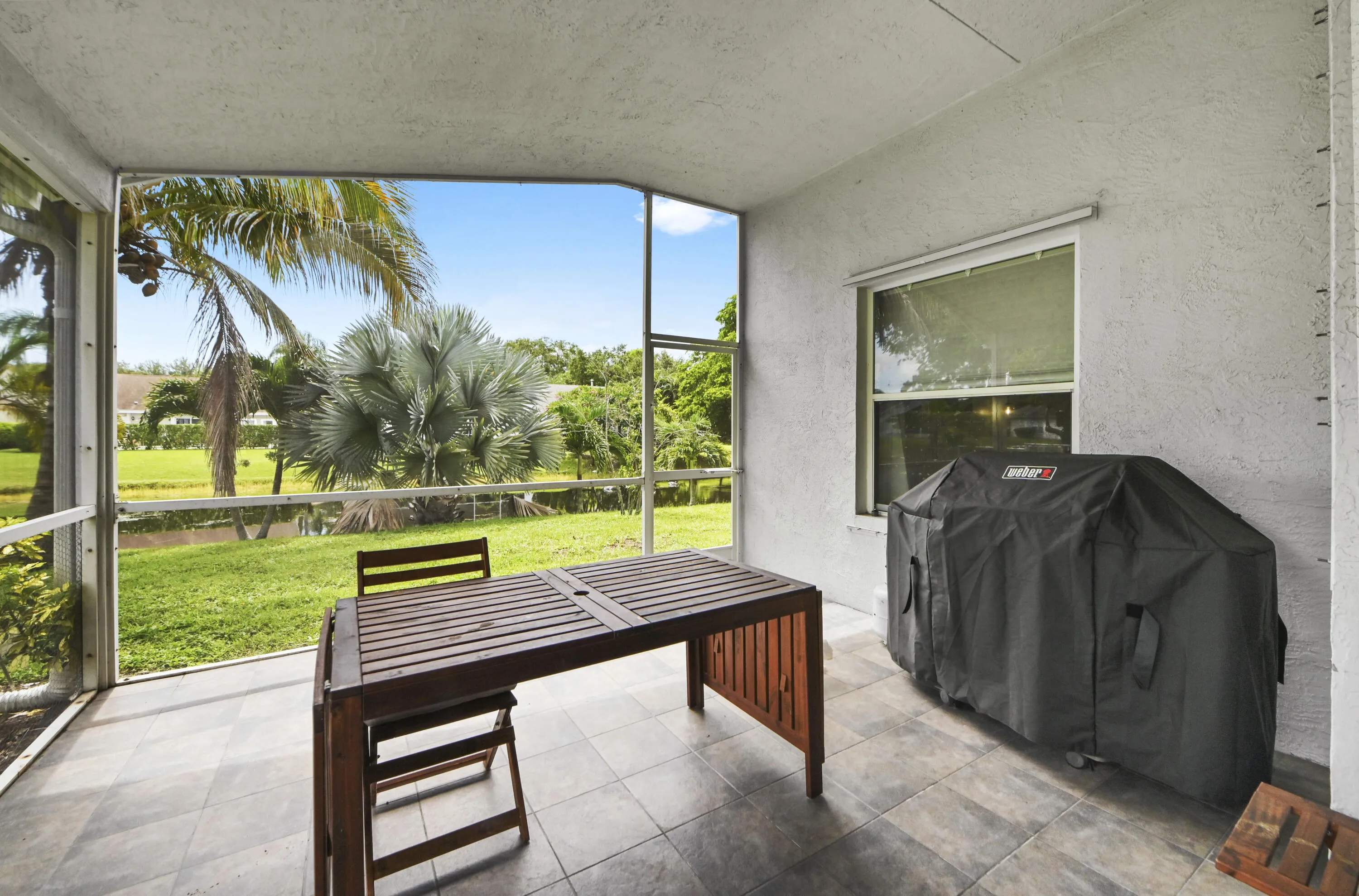 30 Porch 01