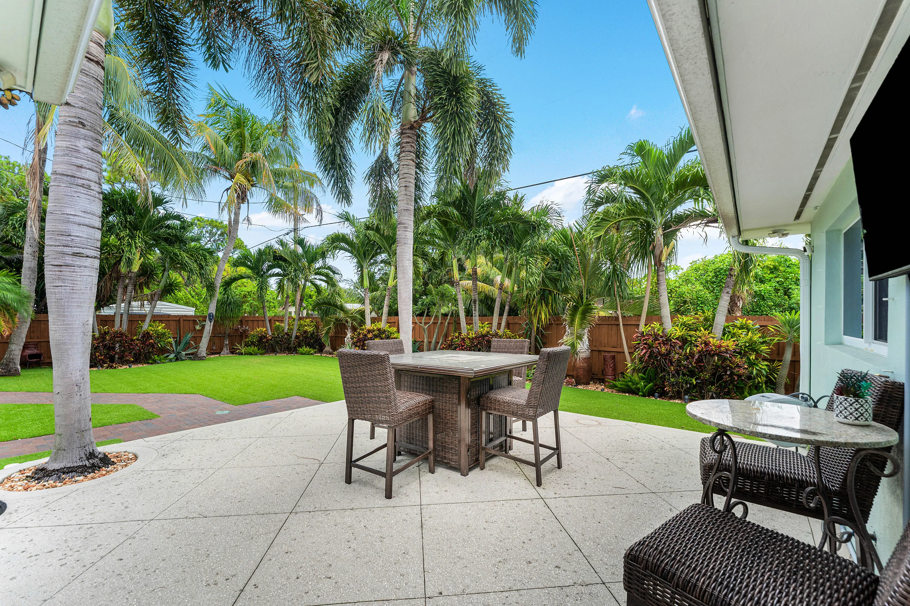 027-8196thStreet-LakePark-FL-33403-FULL