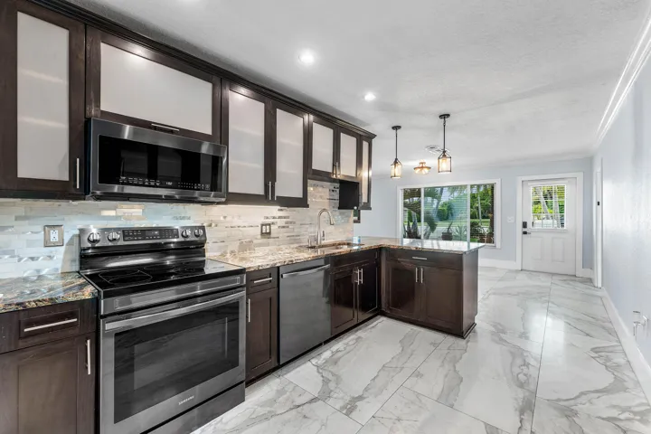011-8196thStreet-LakePark-FL-33403-FULL