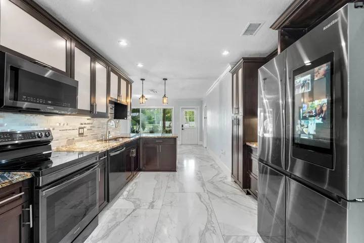 010-8196thStreet-LakePark-FL-33403-FULL