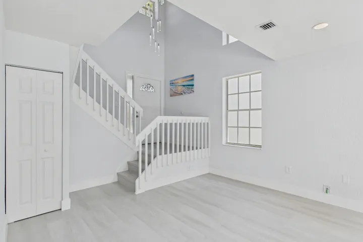 CAM06286G6-PR0033-STILL008