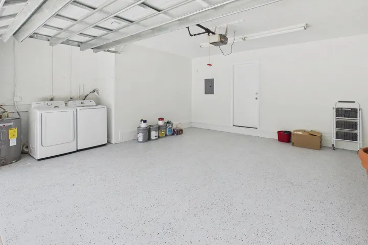 CAM06286G6-PR0033-STILL005