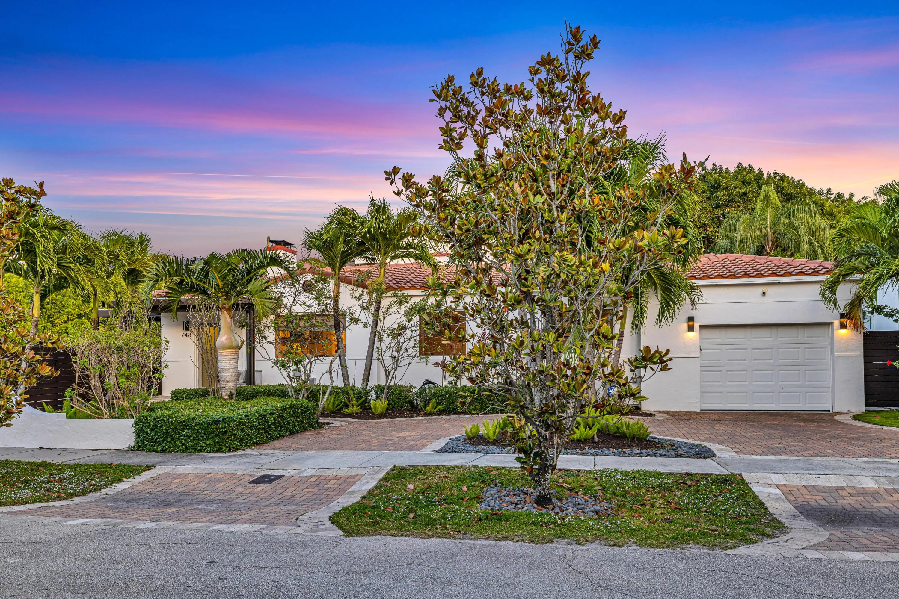 748 NE 17TH WAY-63