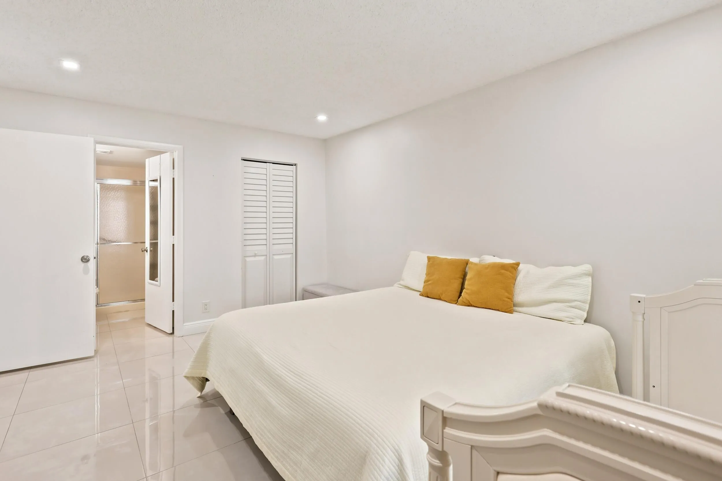 1ST BEDROOM
