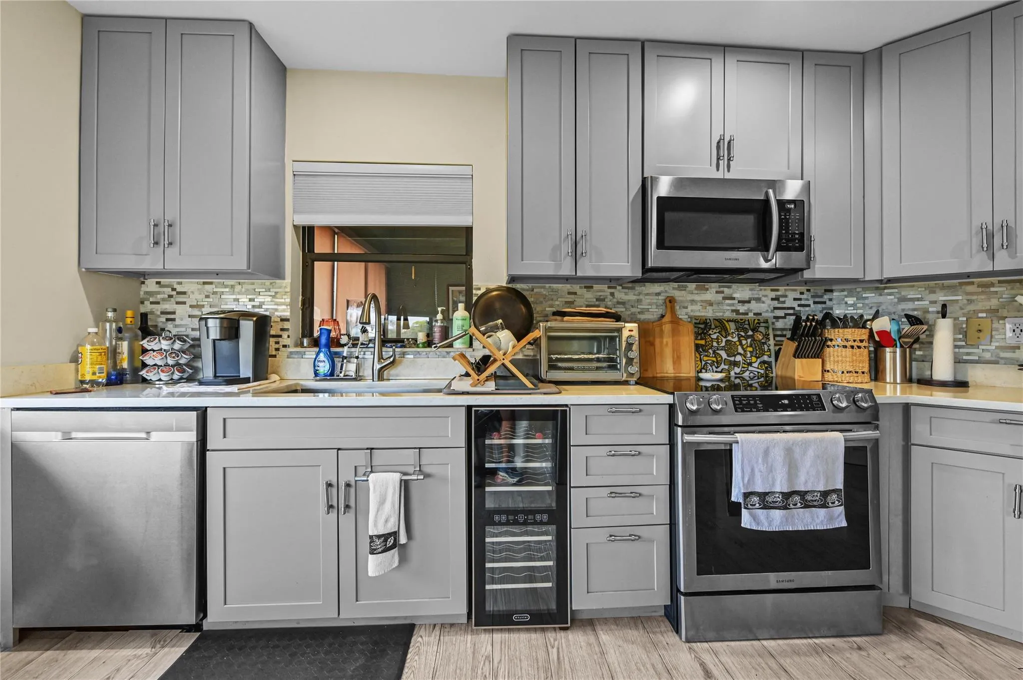 Upgraded kitchen stainless steel appliances, smooth top range built in microwave oven built in wine cooler and pass thru to enclosed patio