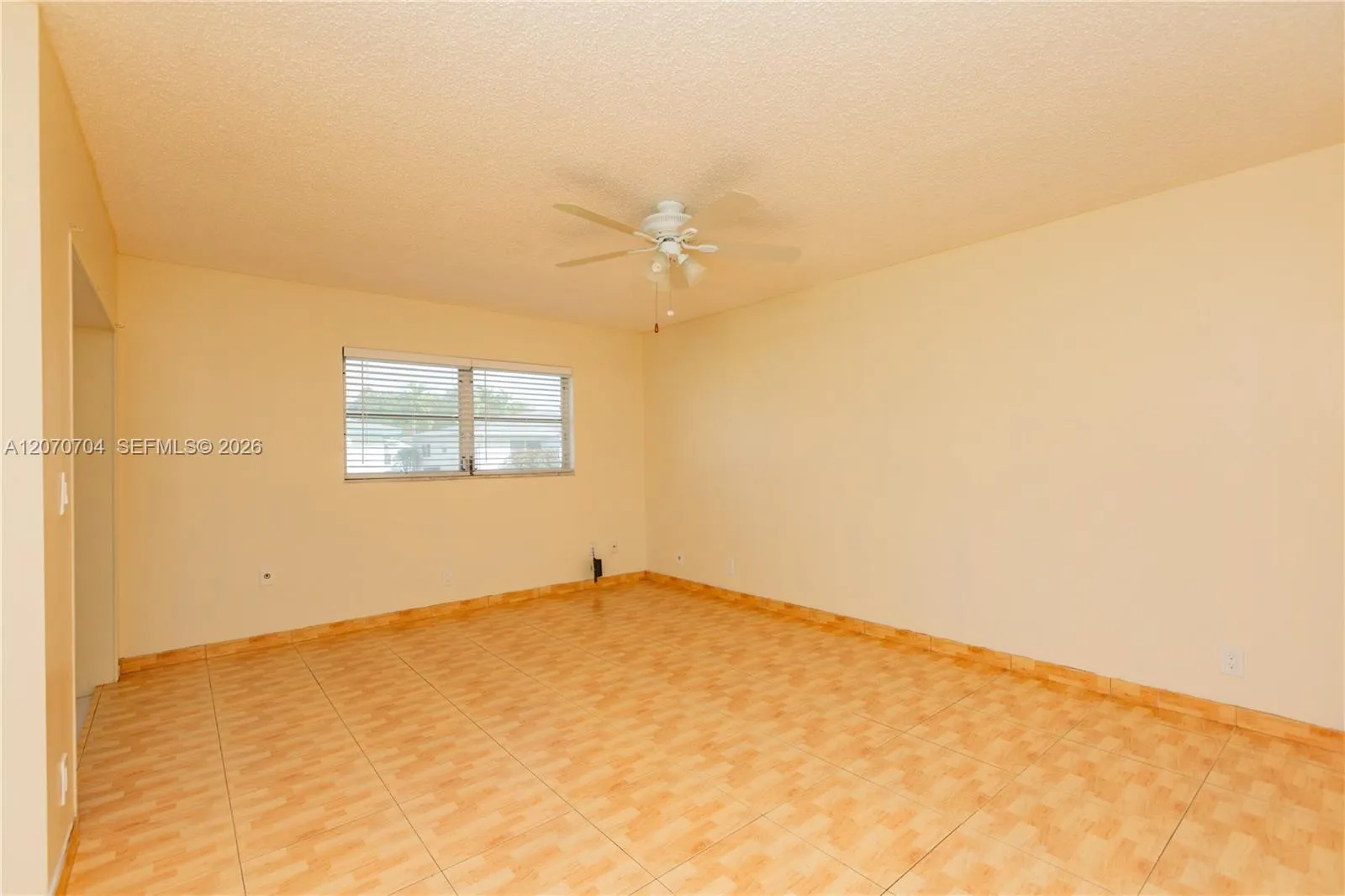 SPACIOUS BEDROOM
