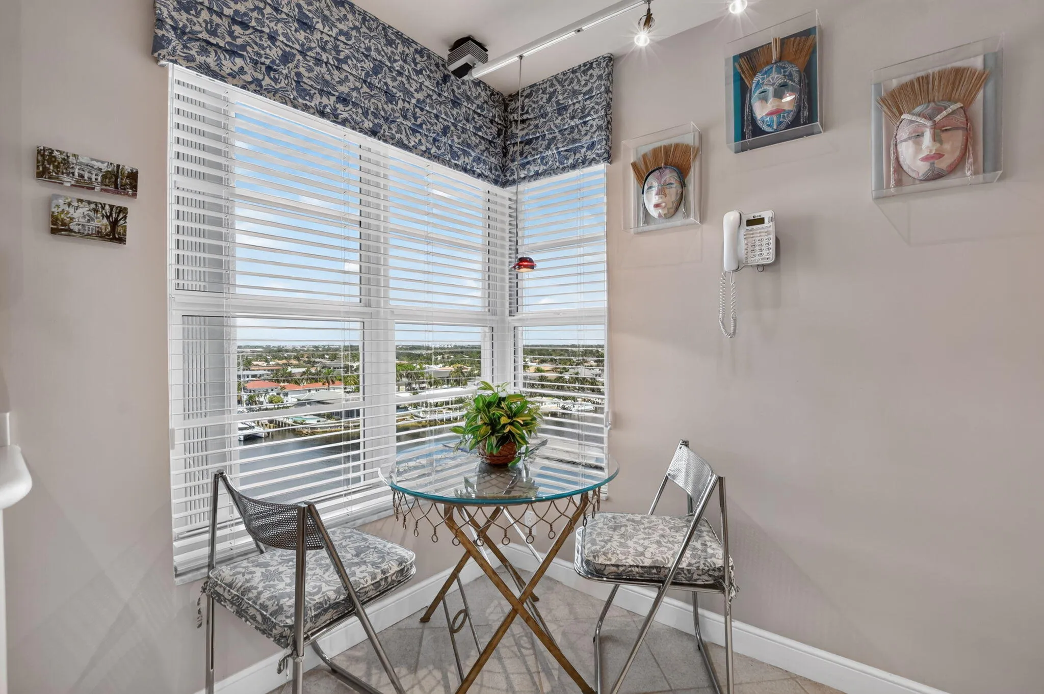 Intracoast views. Breakfast nook