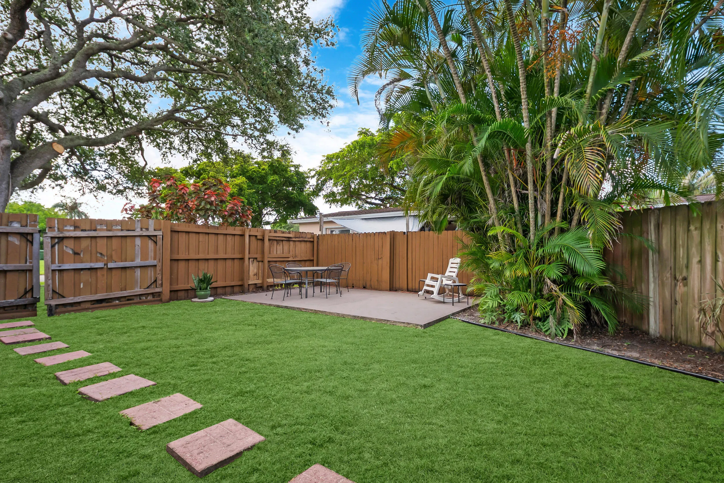 Side Yard Entertaining