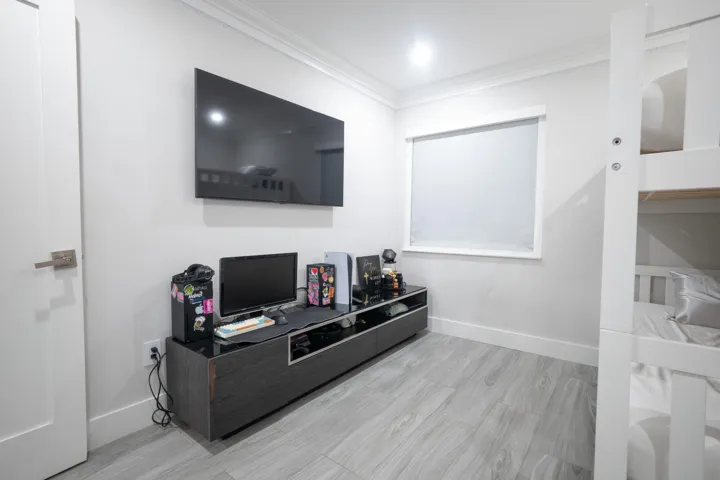 1sf Bedroom 1