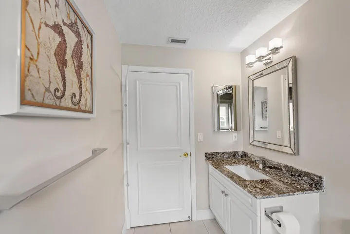 2057 SE Sixth St Keith Neff 76-018-025-1