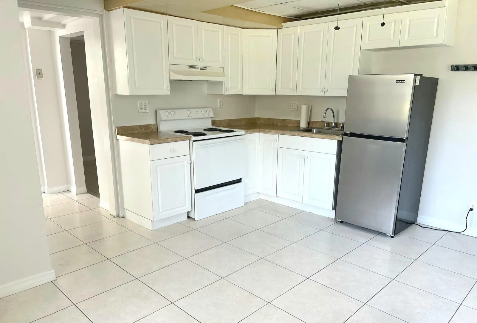Efficiency, full kitchenette
