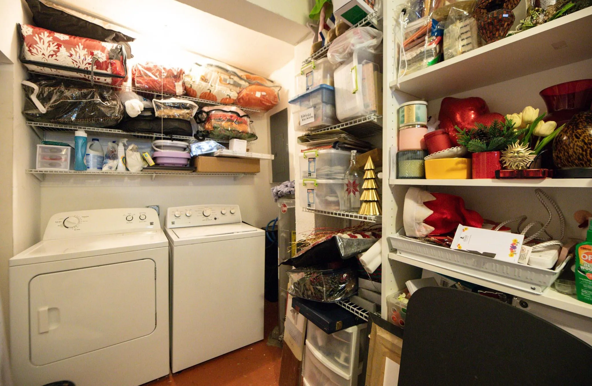 and deposit room