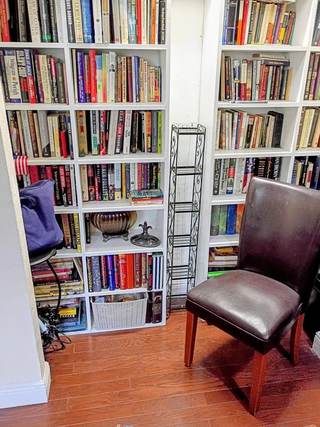 LARRY LIBRARY 1