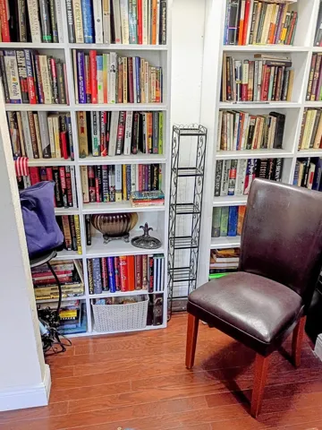 LARRY LIBRARY 1