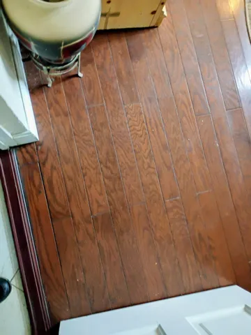 LARRY HARD WOOD FLOOR