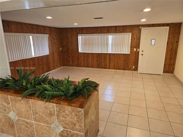 Huge Great/Game Room