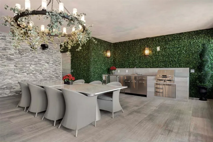 Outdoor kitchen and Dining