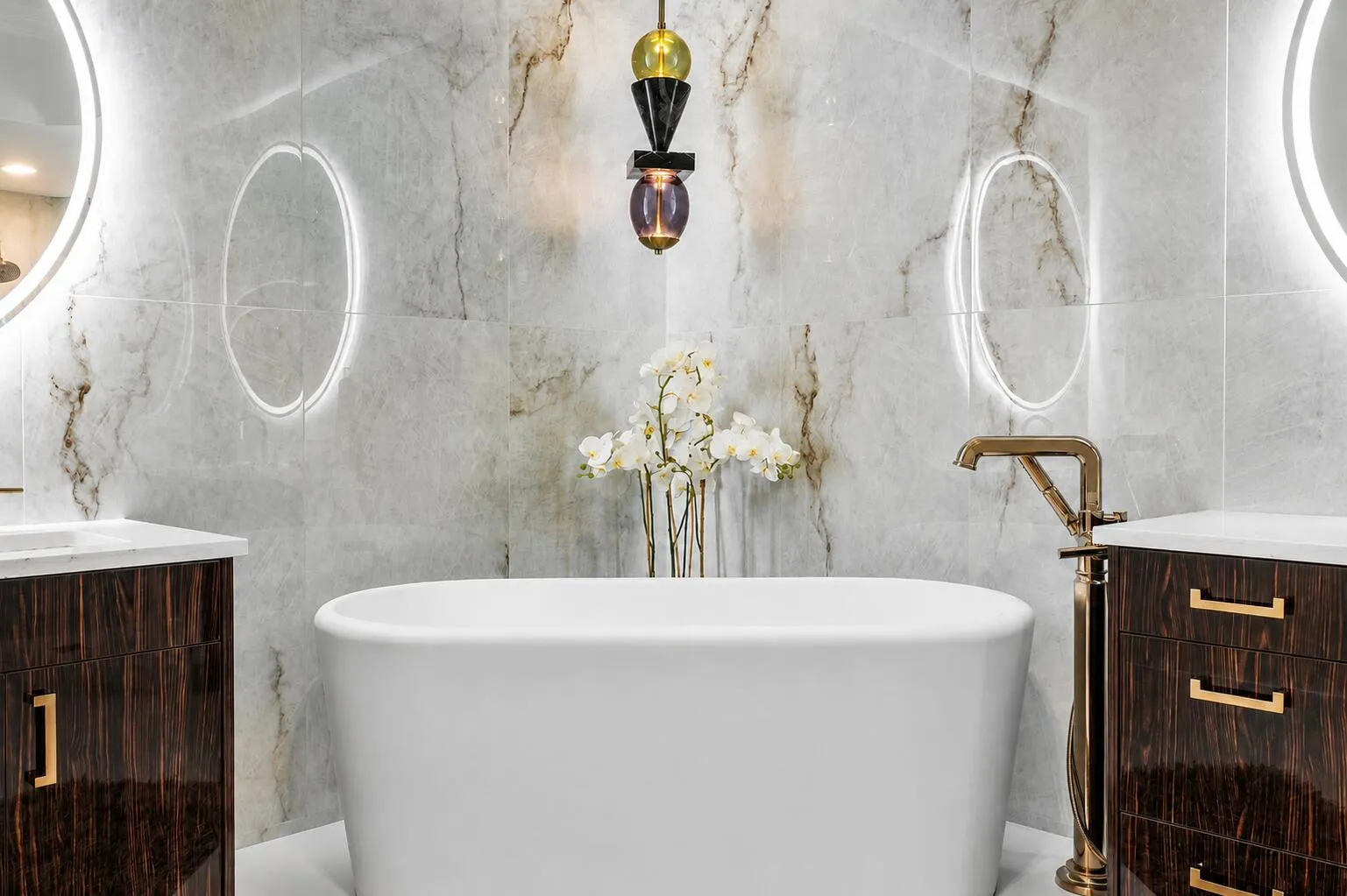 Signature Soaking Tub With Designer Ligh