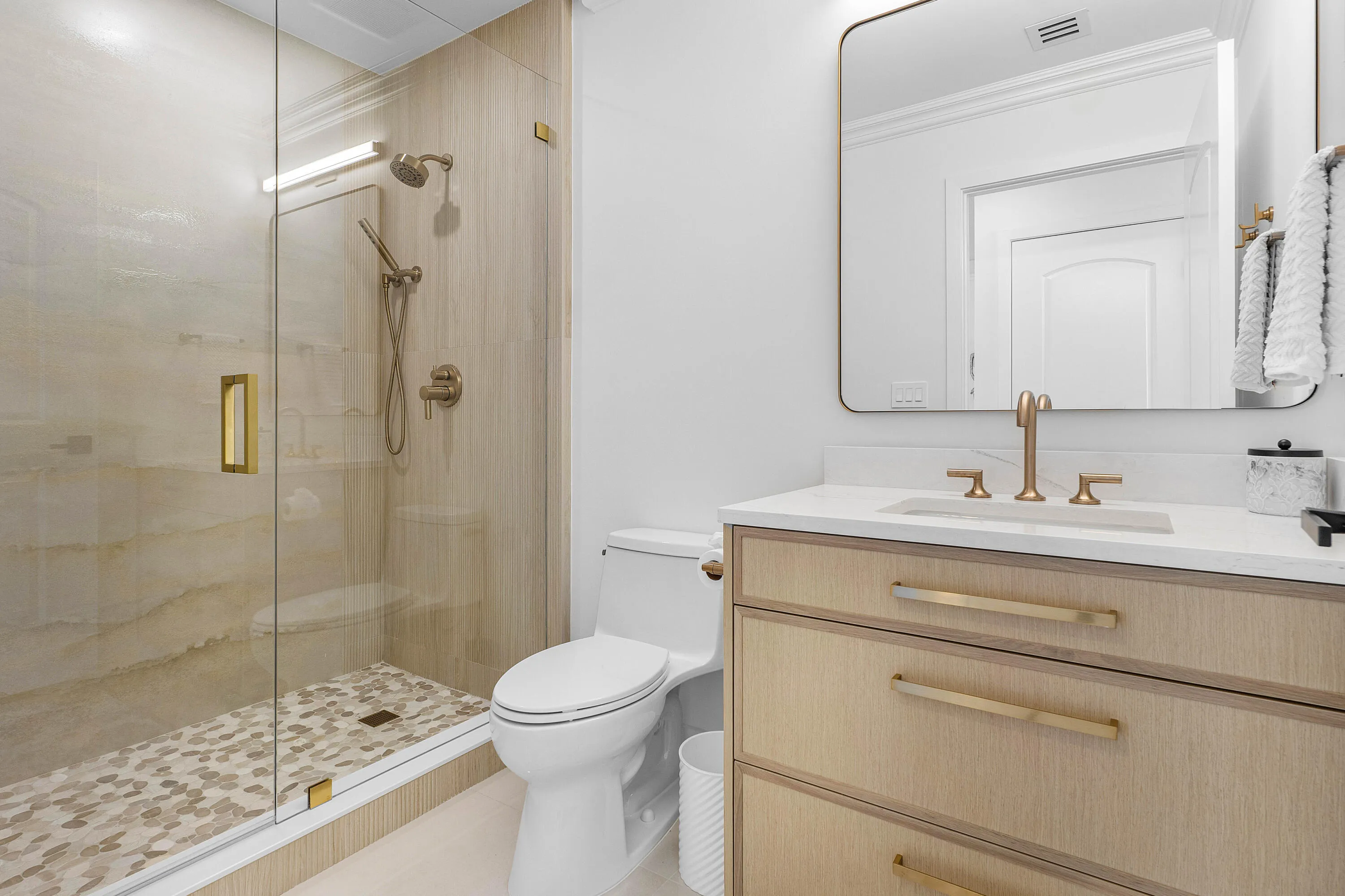 Guest Full Renovated Bathroom