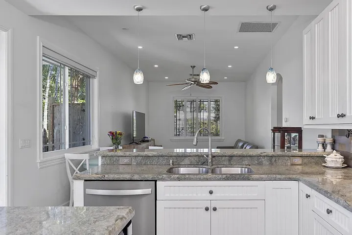 1106 N Lakeside Dr Lakeworth - 202