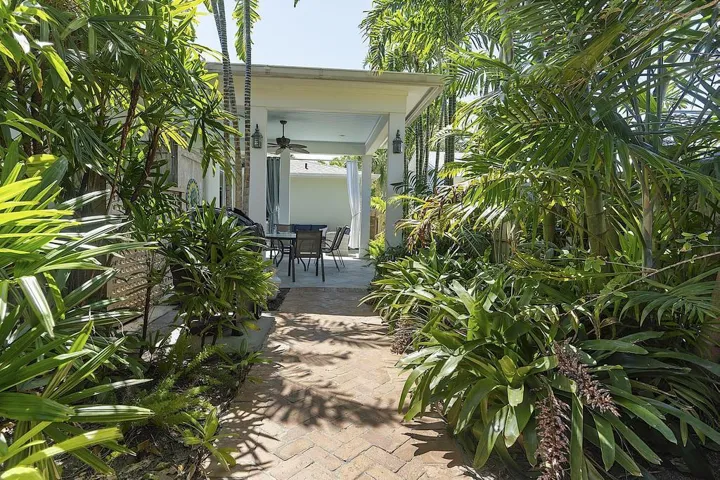 1106 N Lakeside Dr Lakeworth - 238