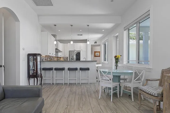 1106 N Lakeside Dr Lakeworth - 215