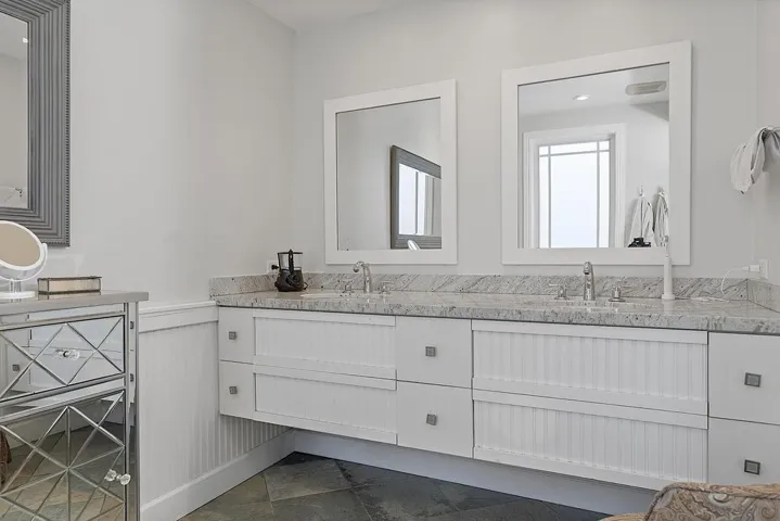 1106 N Lakeside Dr Lakeworth - 220