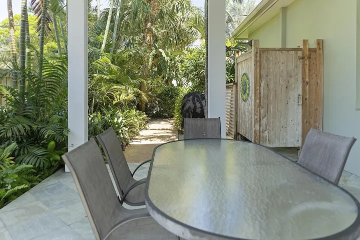 1106 N Lakeside Dr Lakeworth - 242