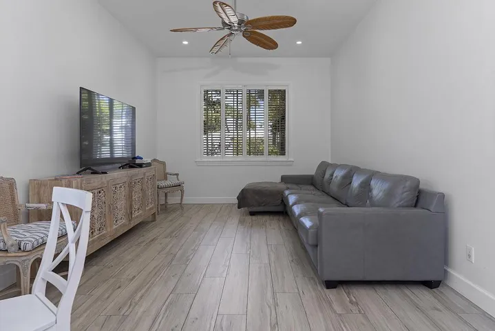 1106 N Lakeside Dr Lakeworth - 210