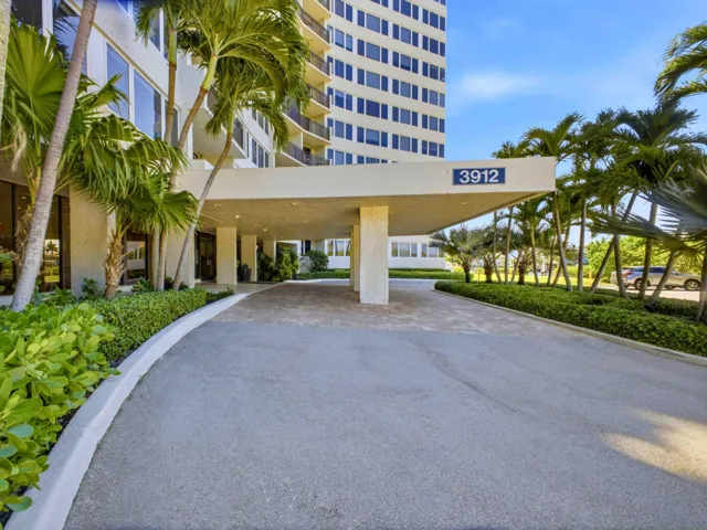 Porte Cochere