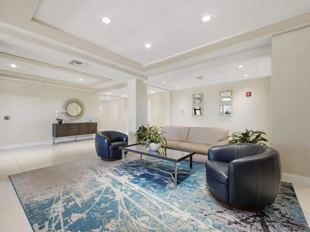 Lobby Sitting Entrance