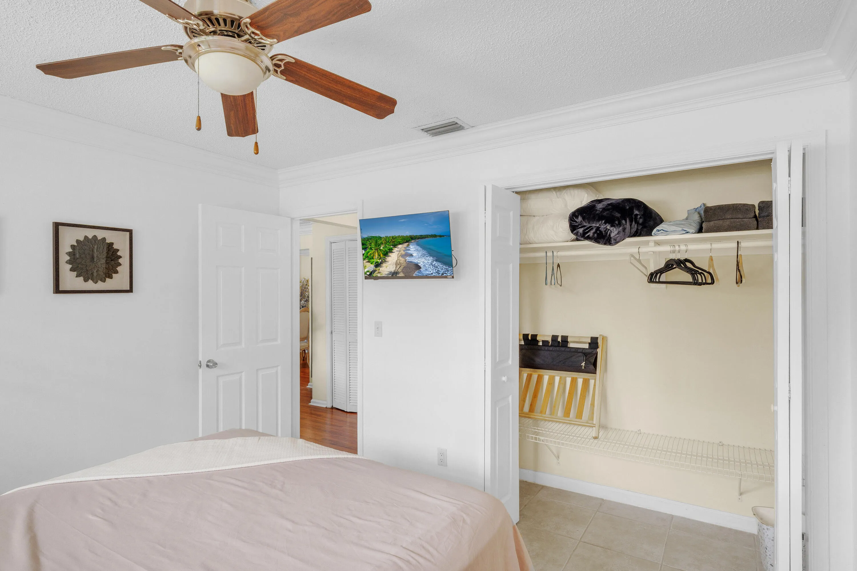 17 Guest Bedroom (4)