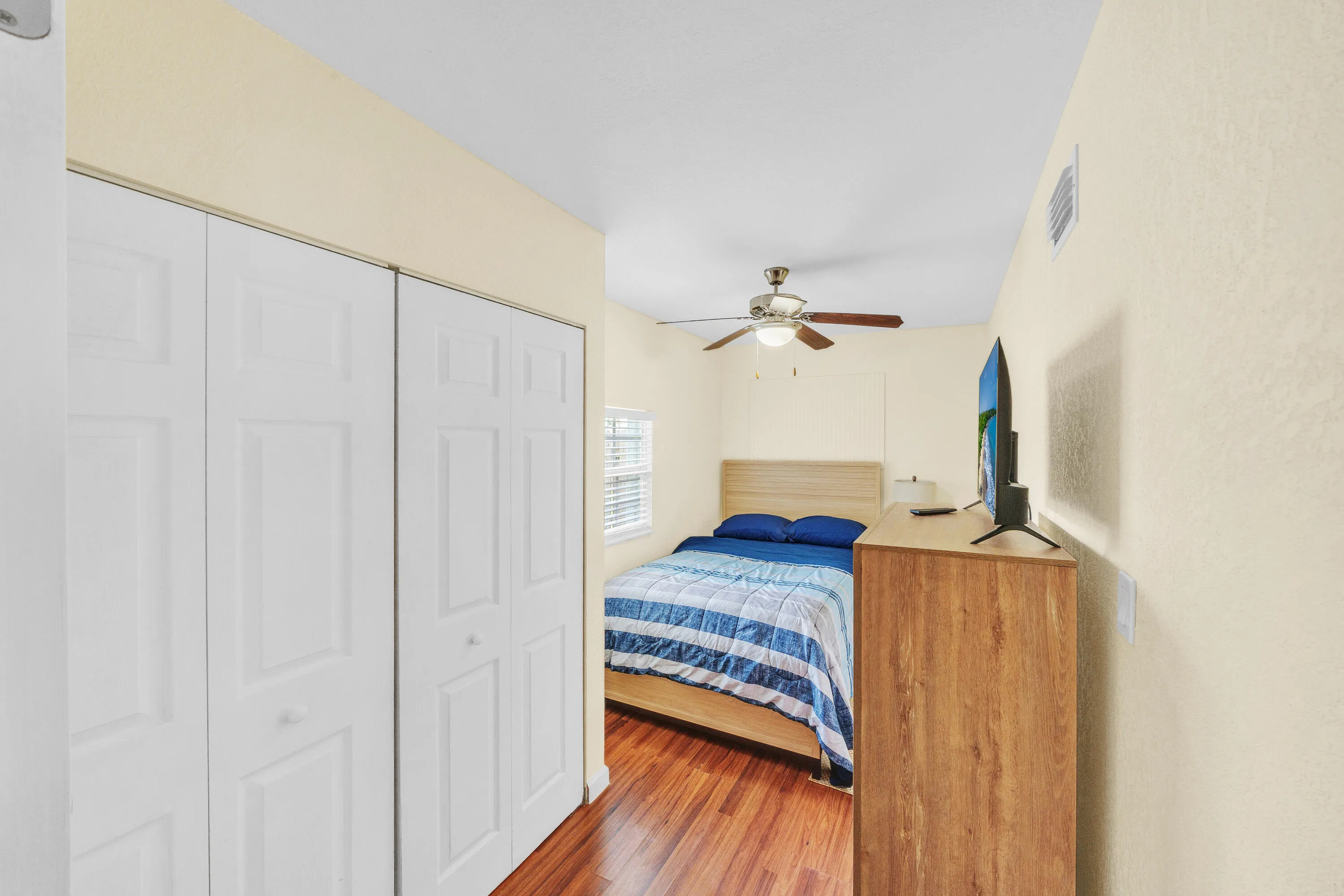 9 Guest Bedroom (2)