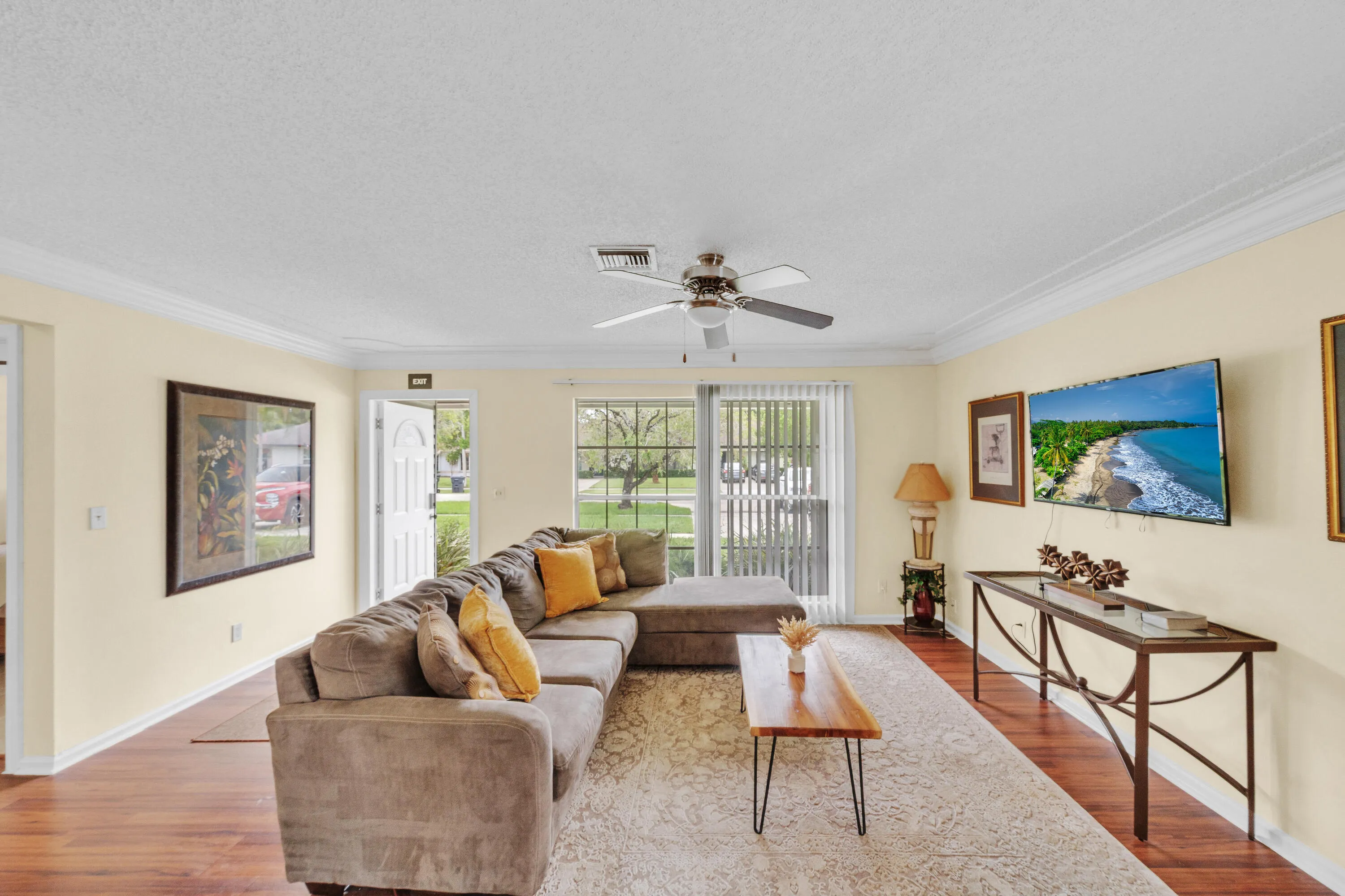 19 Living Area (2)