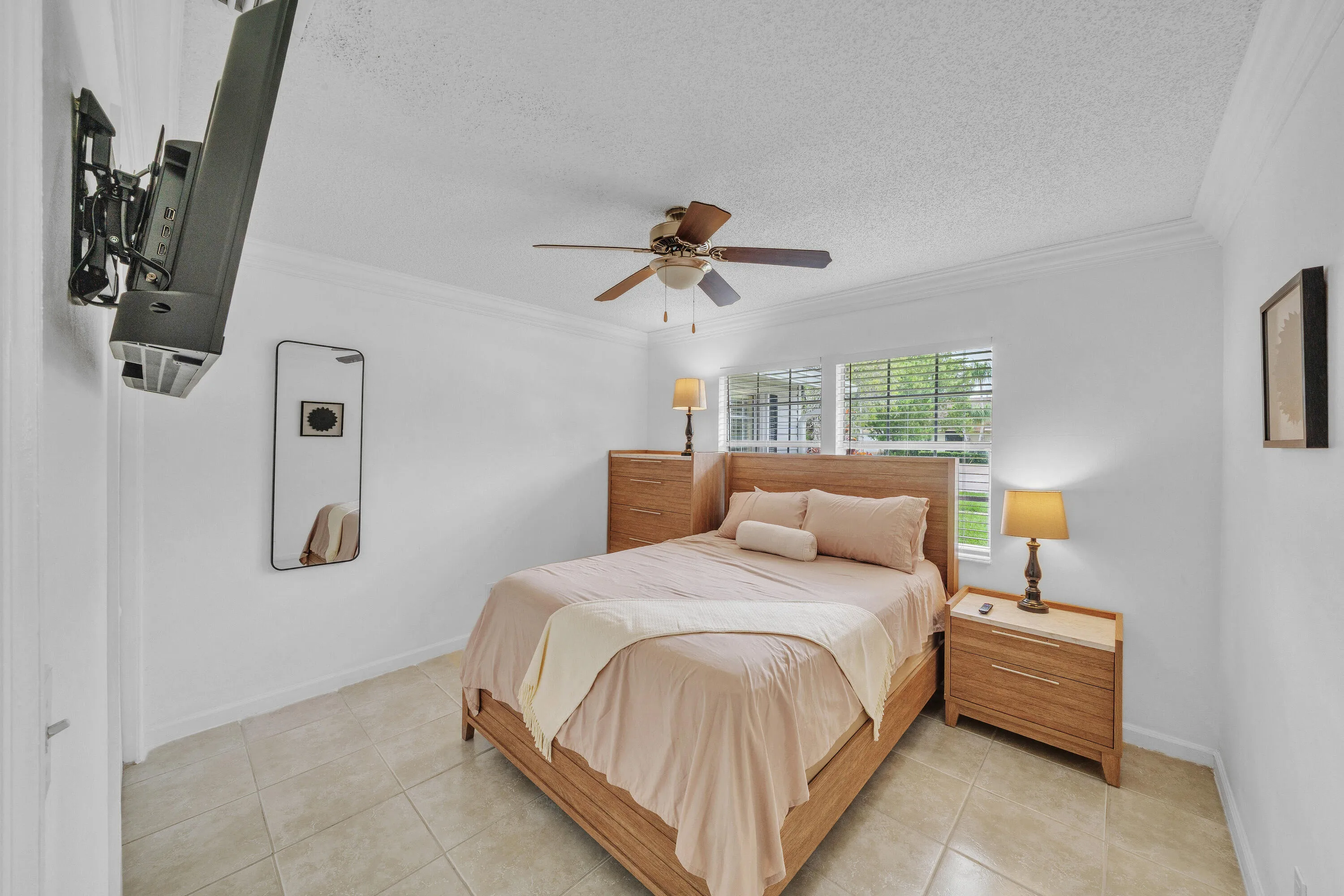 17 Guest Bedroom (2)